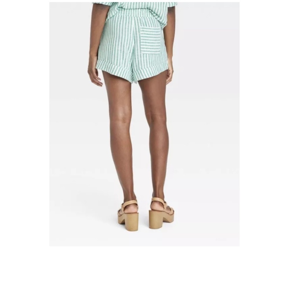 Universal Threads
Universal Thread
Green & White Stripe
Linen High Rise
Shorts - Picture 3 of 8